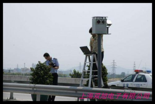 ������ͨ��ʾ�� ��ͨ�y(c��)�����_(d��)LED�@ʾ�� ̫�(y��ng)�ܜy(c��)�����_(d��)�����x